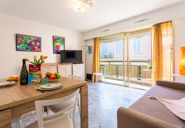  in Cannes -  Appartement Trois pièces DEB5515