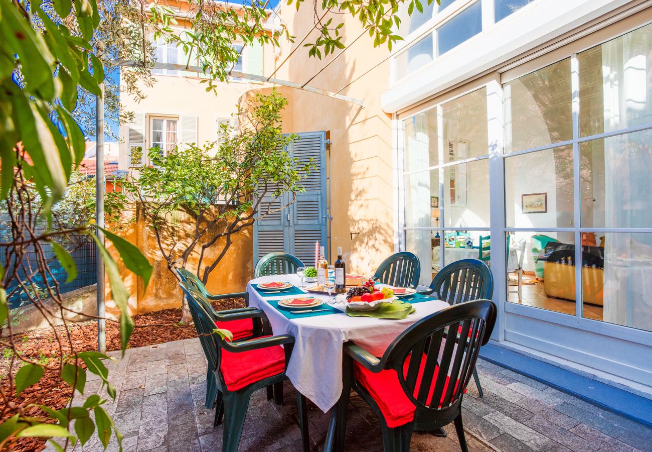 Terrace with garden