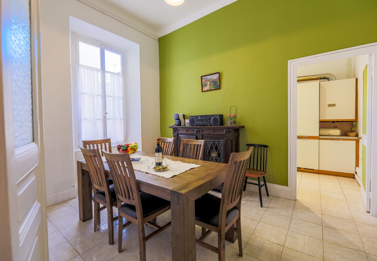 Dining room next to the kitchen