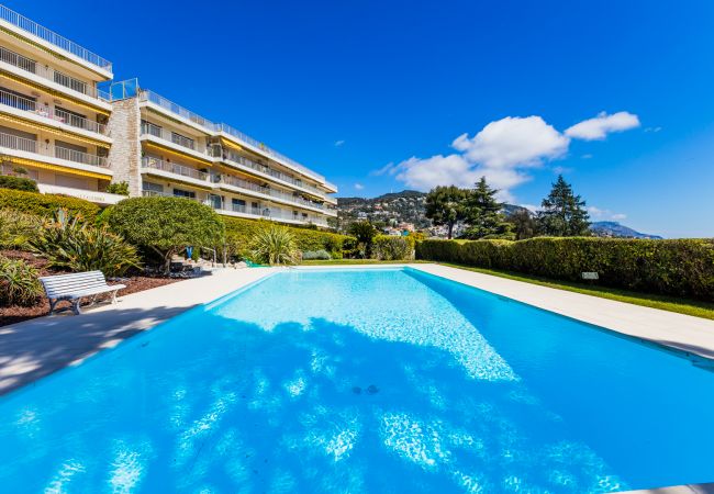 Apartment in Villefranche-sur-Mer - LE CALIFORNIA, Magnificent apartment, terrace with swimming pool, sea view by RIVIERA HOLIDAY HOMES Apartment in Villefranche-sur-Mer - LE CALIFORNIA, Magnificent apartment, terrace with swimming pool, sea view by RIVIERA HOLIDAY HOMES