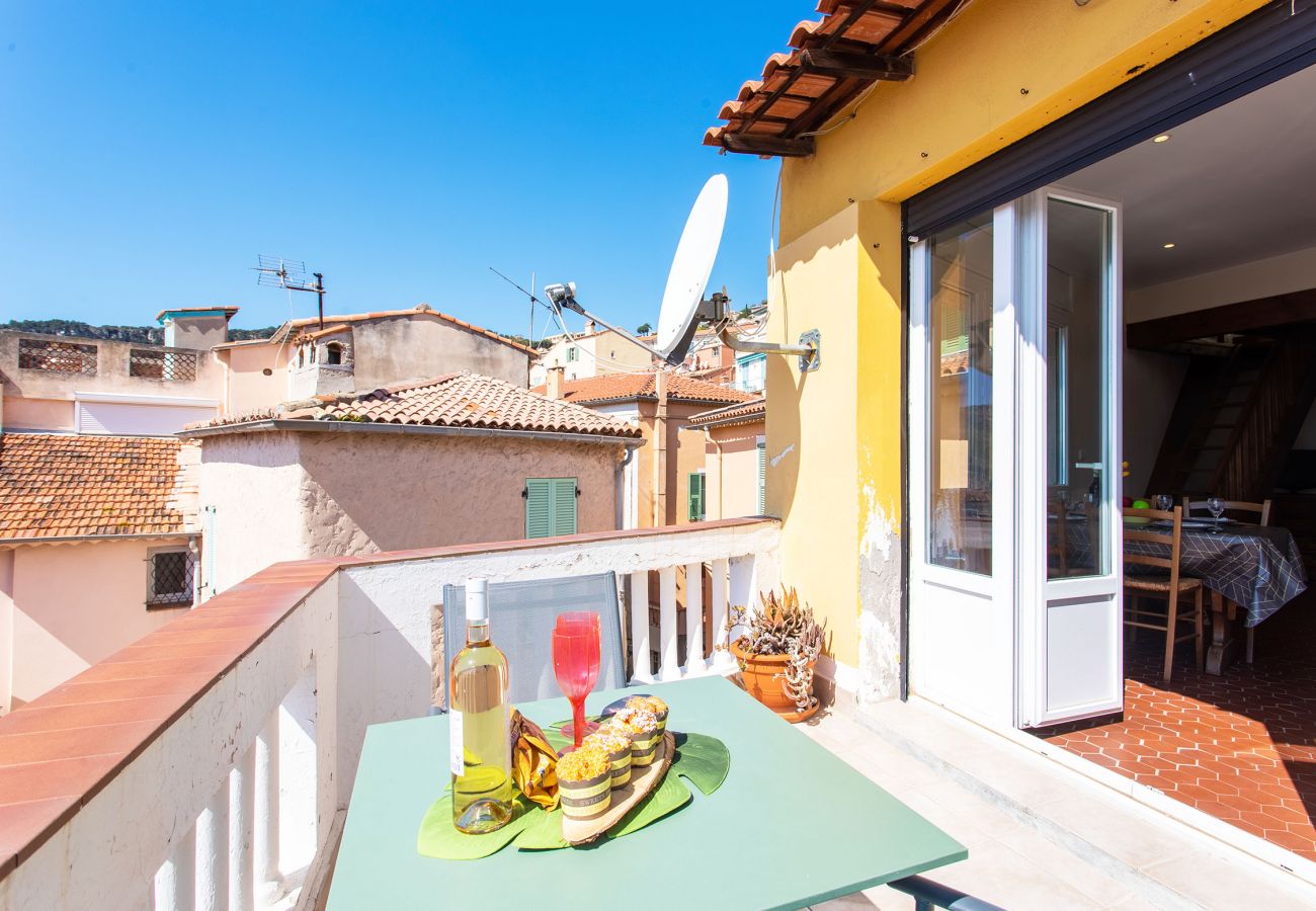 Studio in Villefranche-sur-Mer - LE BELVEDERE, Very nice apartment with its terrace, sea view by RIVIERA HOLIDAY HOMES