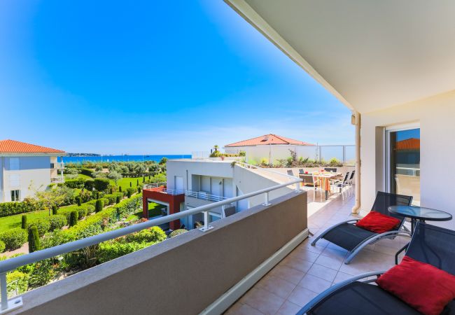 Apartment in Juan-les-Pins - JUAN FLORE, Residence with garden, near beach and sea view by RIVIERA HOLIDAY HOMES Apartment in Juan-les-Pins - JUAN FLORE, Residence with garden, near beach and sea view by RIVIERA HOLIDAY HOMES