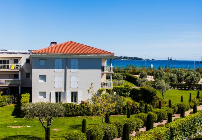 Apartment in Juan-les-Pins - JUAN FLORE, Residence with garden, near beach and sea view by RIVIERA HOLIDAY HOMES Apartment in Juan-les-Pins - JUAN FLORE, Residence with garden, near beach and sea view by RIVIERA HOLIDAY HOMES