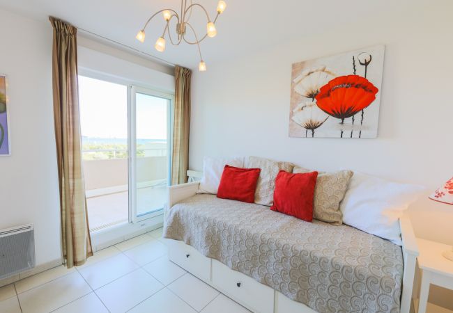 Apartment in Juan-les-Pins - JUAN FLORE, Residence with garden, near beach and sea view by RIVIERA HOLIDAY HOMES Apartment in Juan-les-Pins - JUAN FLORE, Residence with garden, near beach and sea view by RIVIERA HOLIDAY HOMES