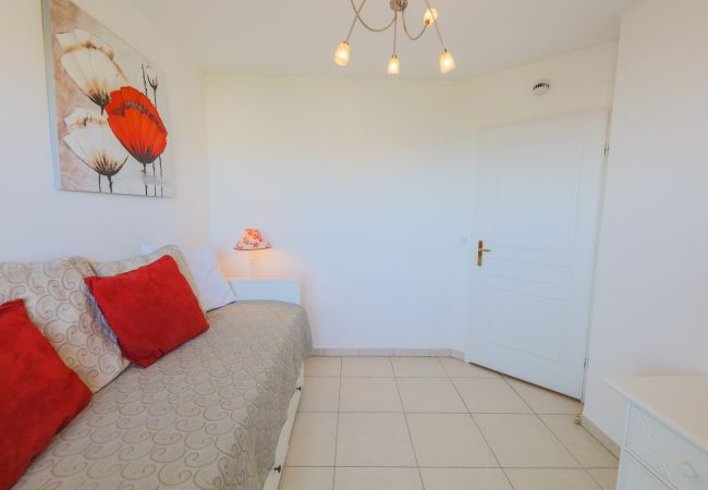 Apartment in Juan-les-Pins - JUAN FLORE, Residence with garden, near beach and sea view by RIVIERA HOLIDAY HOMES Apartment in Juan-les-Pins - JUAN FLORE, Residence with garden, near beach and sea view by RIVIERA HOLIDAY HOMES