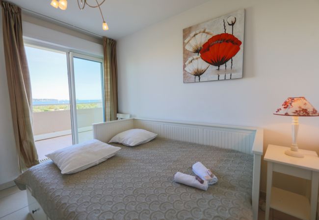 Apartment in Juan-les-Pins - JUAN FLORE, Residence with garden, near beach and sea view by RIVIERA HOLIDAY HOMES Apartment in Juan-les-Pins - JUAN FLORE, Residence with garden, near beach and sea view by RIVIERA HOLIDAY HOMES