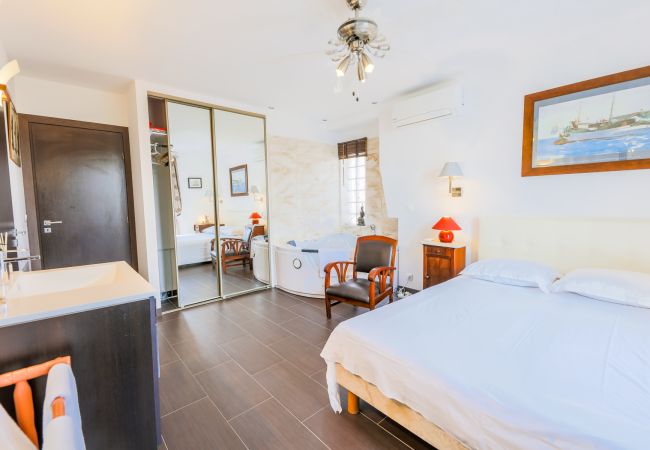 Apartment in Nice - AU BEAU RIVAGE, Seaside with terrace by RIVIERA HOLIDAY HOMES Apartment in Nice - AU BEAU RIVAGE, Seaside with terrace by RIVIERA HOLIDAY HOMES