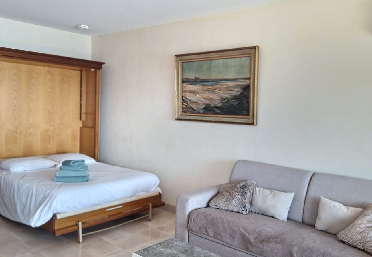 Studio in Villefranche-sur-Mer - LE CAP II, Terrace apartment with magnificent Sea View, near center by RIVIERA HOLIDAY HOMES