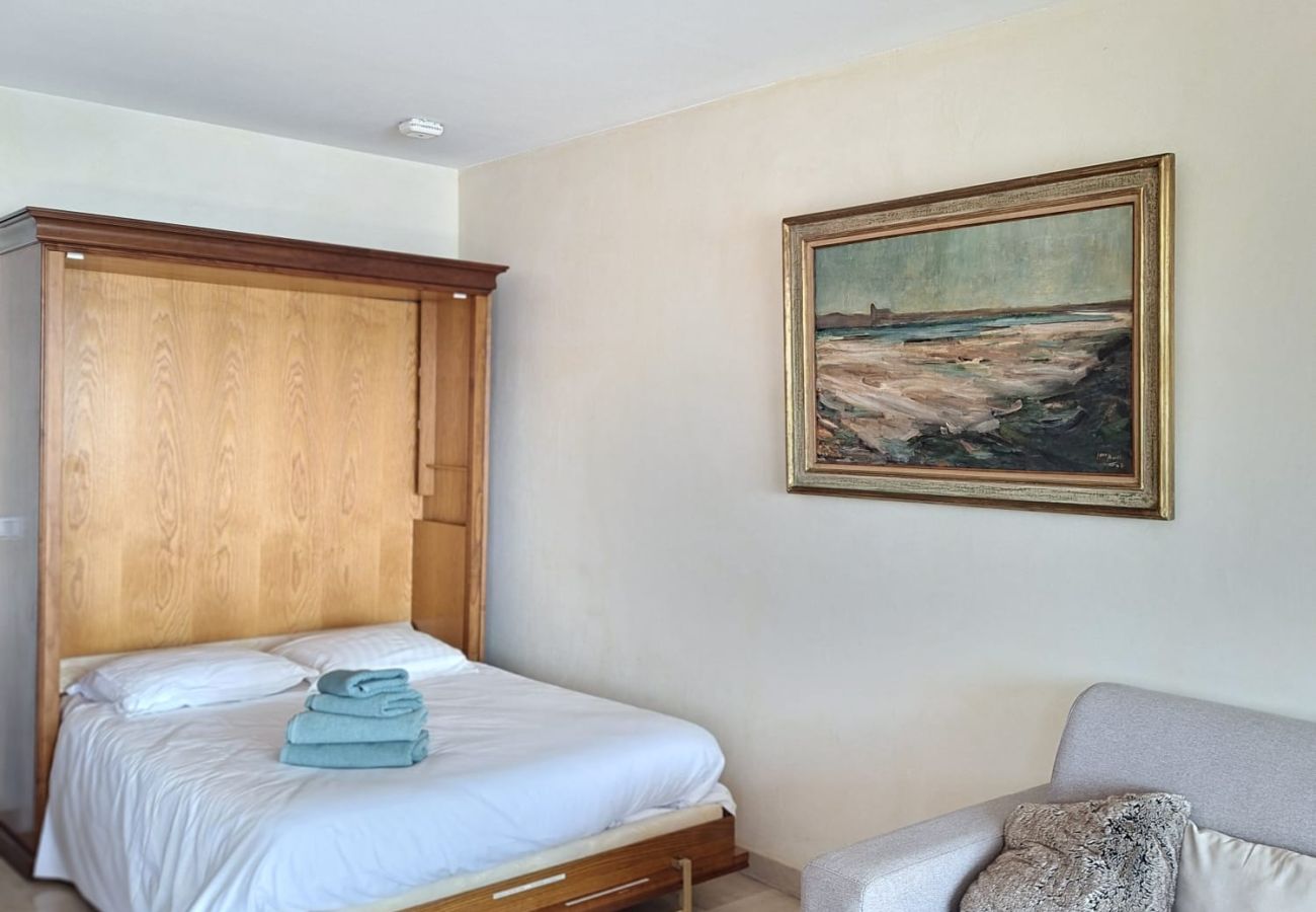 Studio in Villefranche-sur-Mer - LE CAP II, Terrace apartment with magnificent Sea View, near center by RIVIERA HOLIDAY HOMES