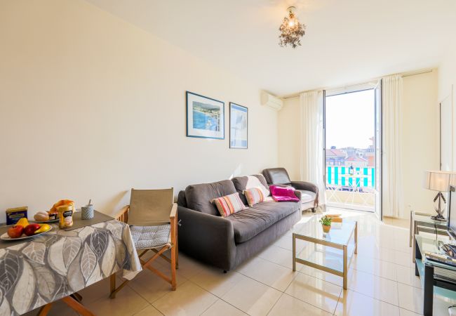 Apartment in Nice - VILLA DUBOUCHAGE, Near the center by RIVIERA HOLIDAY HOMES Apartment in Nice - VILLA DUBOUCHAGE, Near the center by RIVIERA HOLIDAY HOMES