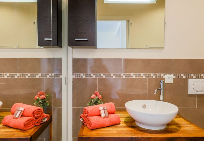 Apartment in Nice - VILLA DUBOUCHAGE, Near the center by RIVIERA HOLIDAY HOMES Apartment in Nice - VILLA DUBOUCHAGE, Near the center by RIVIERA HOLIDAY HOMES