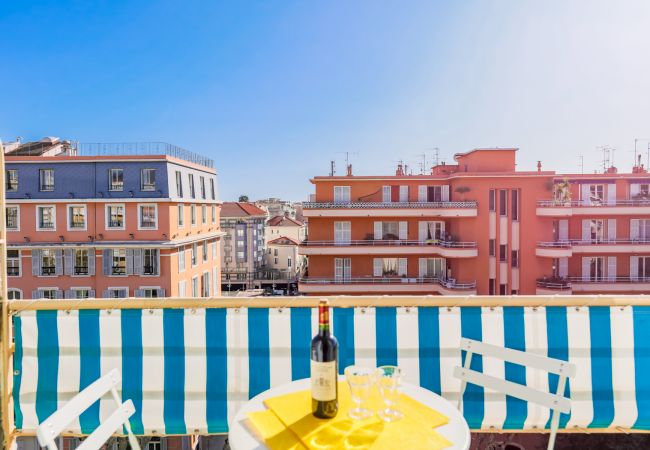 Apartment in Nice - VILLA DUBOUCHAGE, Near the center by RIVIERA HOLIDAY HOMES Apartment in Nice - VILLA DUBOUCHAGE, Near the center by RIVIERA HOLIDAY HOMES