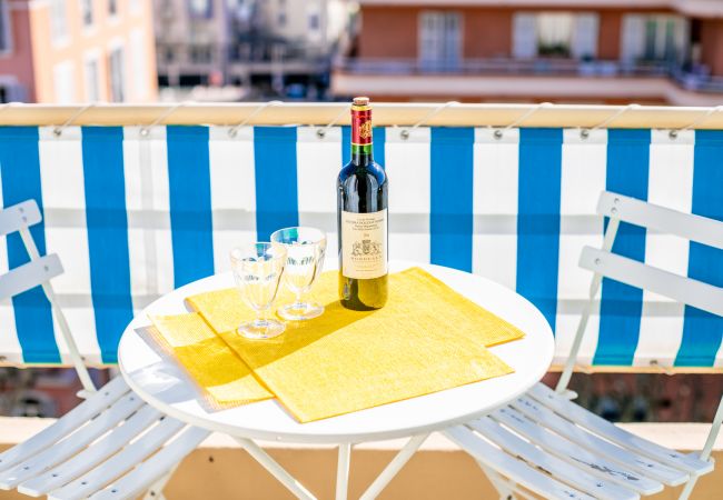 Apartment in Nice - VILLA DUBOUCHAGE, Near the center by RIVIERA HOLIDAY HOMES Apartment in Nice - VILLA DUBOUCHAGE, Near the center by RIVIERA HOLIDAY HOMES