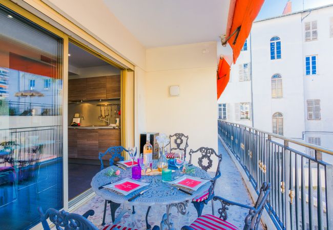 Apartment in Nice - LE JOFFRE GRIMALDI, Spacious Apartment, with terrace, near center by RIVIERA HOLIDAY HOMES Apartment in Nice - LE JOFFRE GRIMALDI, Spacious Apartment, with terrace, near center by RIVIERA HOLIDAY HOMES