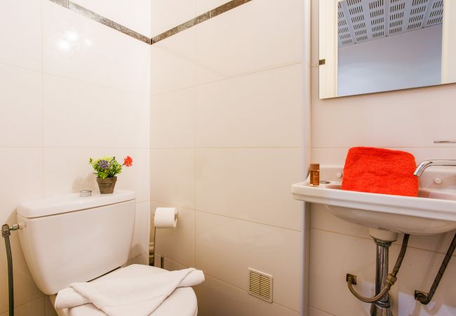 Apartment in Nice - LE JOFFRE GRIMALDI, Spacious Apartment, with terrace, near center by RIVIERA HOLIDAY HOMES Apartment in Nice - LE JOFFRE GRIMALDI, Spacious Apartment, with terrace, near center by RIVIERA HOLIDAY HOMES