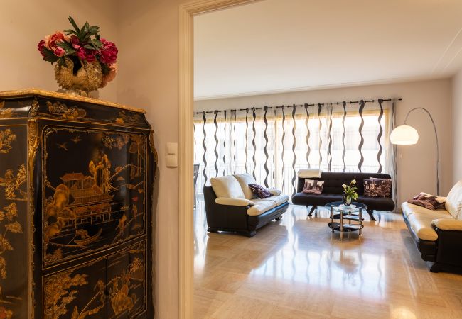 Apartment in Nice - LE JOFFRE GRIMALDI, Spacious Apartment, with terrace, near center by RIVIERA HOLIDAY HOMES Apartment in Nice - LE JOFFRE GRIMALDI, Spacious Apartment, with terrace, near center by RIVIERA HOLIDAY HOMES