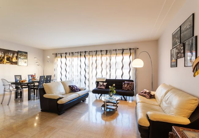Apartment in Nice - LE JOFFRE GRIMALDI, Spacious Apartment, with terrace, near center by RIVIERA HOLIDAY HOMES Apartment in Nice - LE JOFFRE GRIMALDI, Spacious Apartment, with terrace, near center by RIVIERA HOLIDAY HOMES