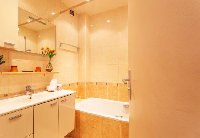 Apartment in Nice - LE FRANCE-MASSENET, Contemporary apartment with terrace by RIVIERA HOLIDAY HOMES Apartment in Nice - LE FRANCE-MASSENET, Contemporary apartment with terrace by RIVIERA HOLIDAY HOMES