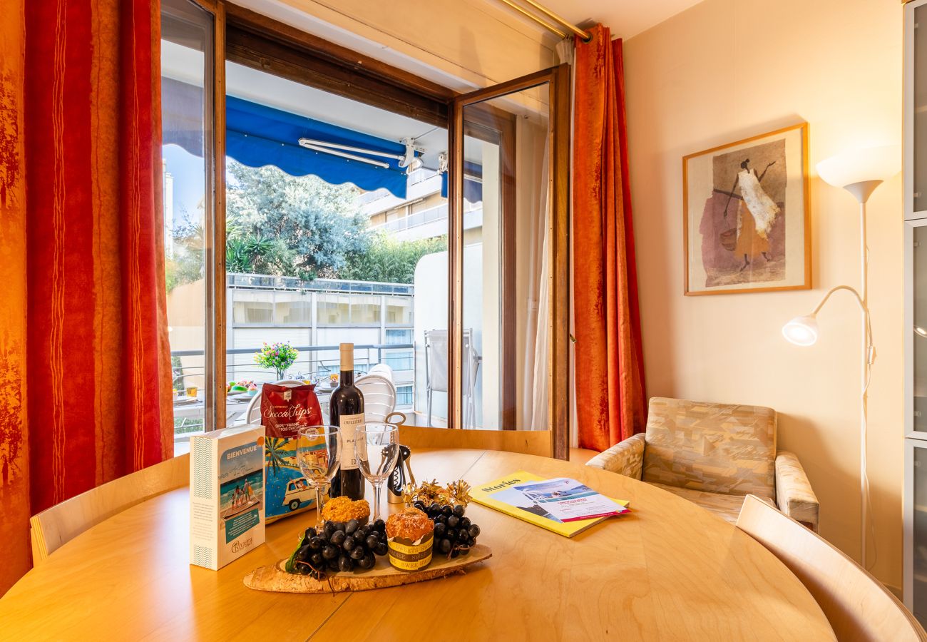 Apartment in Nice - LE FRANCE-MASSENET, Contemporary apartment with terrace by RIVIERA HOLIDAY HOMES