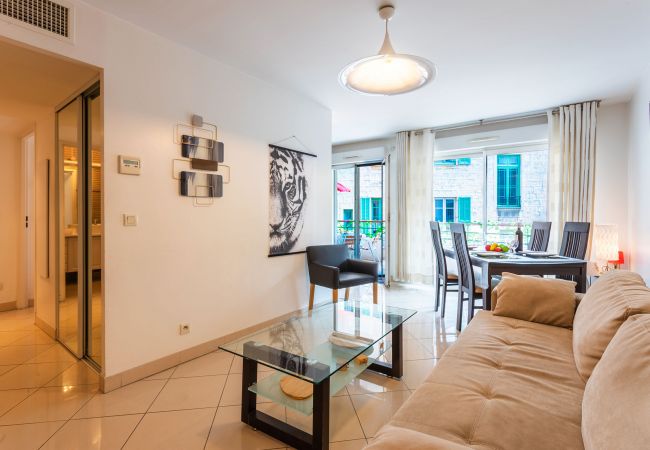 Apartment in Nice - PALAIS LIBERTE, Apartment with terrace, near beach by RIVIERA HOLIDAY HOMES