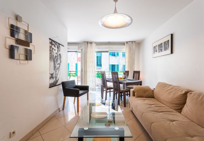 Apartment in Nice - PALAIS LIBERTE, Apartment with terrace, near beach by RIVIERA HOLIDAY HOMES