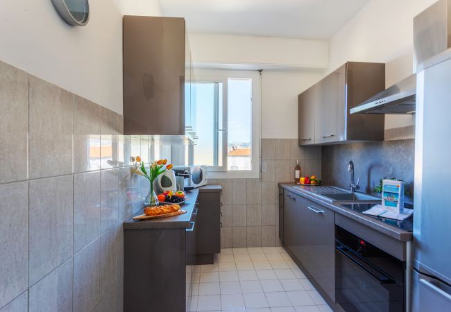 Apartment in Nice - PLAZA TERRACE, Magnificent apartment with terrace, sea view  Apartment in Nice - PLAZA TERRACE, Magnificent apartment with terrace, sea view