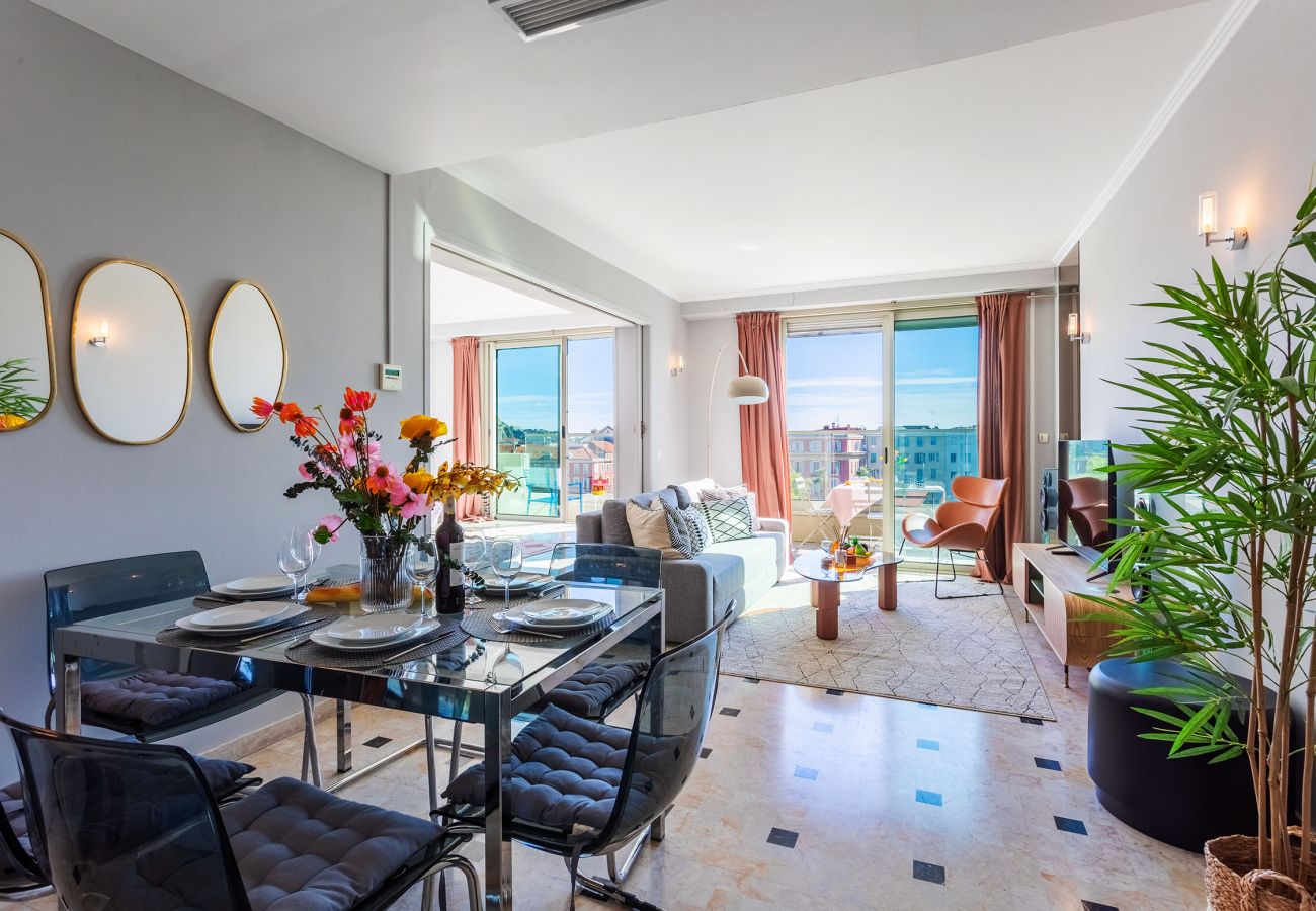 Apartment in Nice - PLAZA TERRACE, Magnificent apartment with terrace, sea view by RIVIERA HOLIDAY HOMES