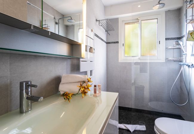 Apartment in Villefranche-sur-Mer - VILLA HENRIETTA, Pleasant villa, large terrace with sea view by RIVIERA HOLIDAY HOMES Apartment in Villefranche-sur-Mer - VILLA HENRIETTA, Pleasant villa, large terrace with sea view by RIVIERA HOLIDAY HOMES