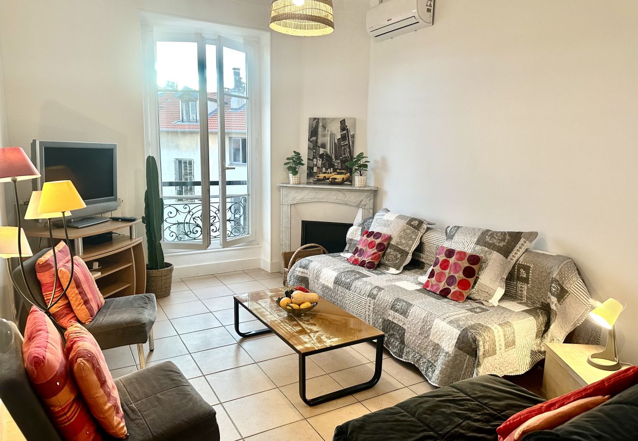 Apartment in Nice - LIBERATION, Very bright apartment, close to the center by RIVIERA HOLIDAY HOMES