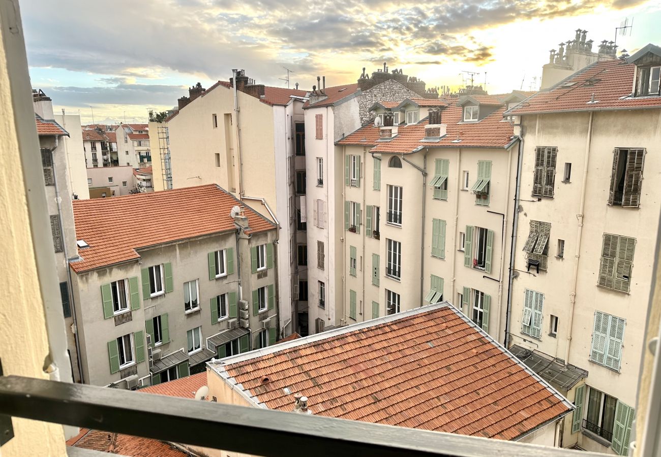 Apartment in Nice - LIBERATION, Very bright apartment, close to the center by RIVIERA HOLIDAY HOMES