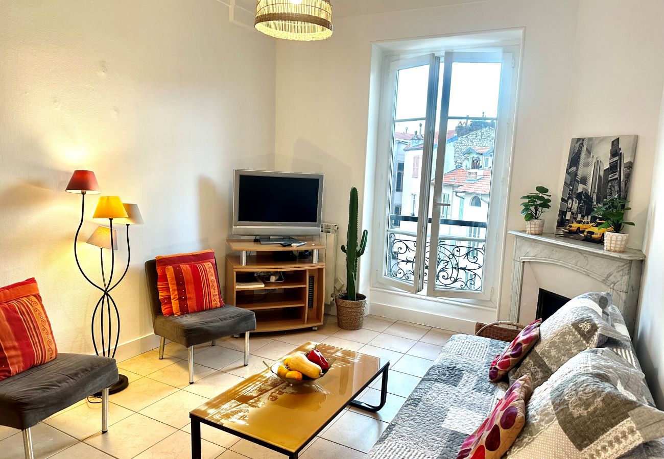 Apartment in Nice - LIBERATION, Very bright apartment, close to the center by RIVIERA HOLIDAY HOMES