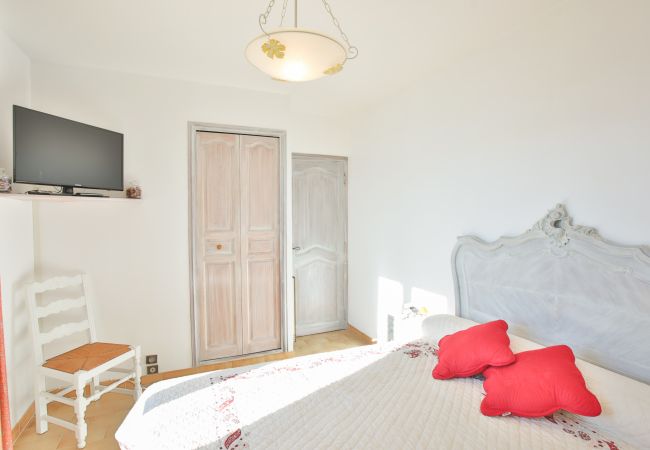 Villa in Berre-les-Alpes - VILLA ROCHE GRISE, Beautiful Villa, calm, garden and swimming pool by RIVIERA HOLIDAY HOMES Villa in Berre-les-Alpes - VILLA ROCHE GRISE, Beautiful Villa, calm, garden and swimming pool by RIVIERA HOLIDAY HOMES