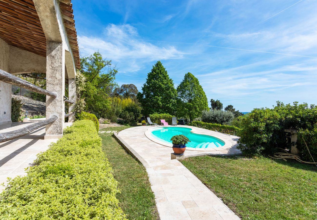 Villa in Berre-les-Alpes - VILLA ROCHE GRISE, Beautiful Villa, calm, garden and swimming pool by RIVIERA HOLIDAY HOMES