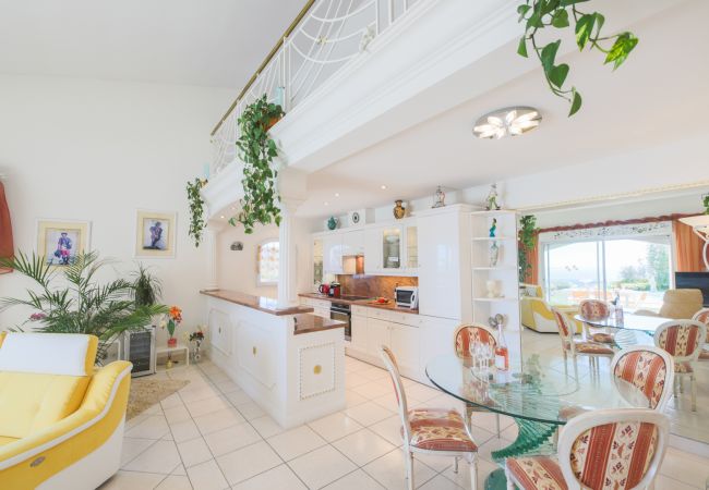 Villa in Nice - LA CASETTA DEI FIORI, Terrace with Pool by RIVIERA HOLIDAY HOMES Villa in Nice - LA CASETTA DEI FIORI, Terrace with Pool by RIVIERA HOLIDAY HOMES