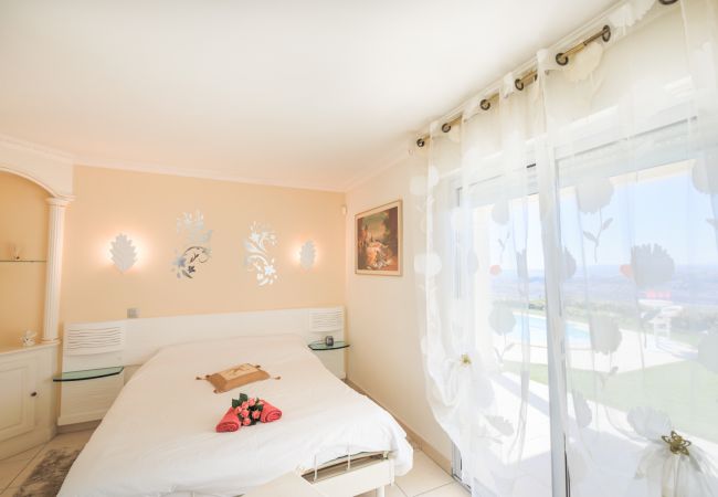 Villa in Nice - LA CASETTA DEI FIORI, Terrace with Pool by RIVIERA HOLIDAY HOMES Villa in Nice - LA CASETTA DEI FIORI, Terrace with Pool by RIVIERA HOLIDAY HOMES