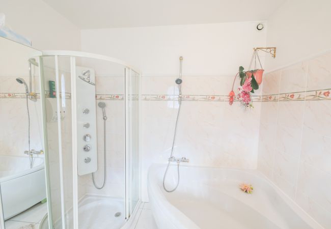 Villa in Nice - LA CASETTA DEI FIORI, Terrace with Pool by RIVIERA HOLIDAY HOMES Villa in Nice - LA CASETTA DEI FIORI, Terrace with Pool by RIVIERA HOLIDAY HOMES