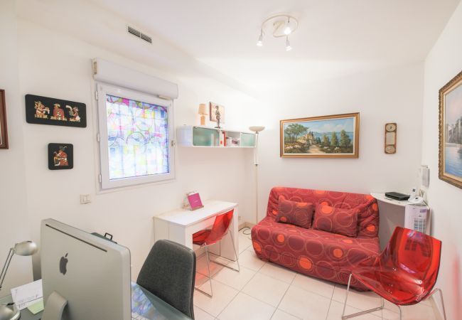 Villa in Nice - LA CASETTA DEI FIORI, Terrace with Pool by RIVIERA HOLIDAY HOMES Villa in Nice - LA CASETTA DEI FIORI, Terrace with Pool by RIVIERA HOLIDAY HOMES