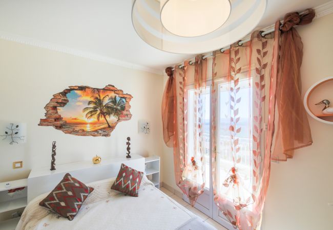 Villa in Nice - LA CASETTA DEI FIORI, Terrace with Pool by RIVIERA HOLIDAY HOMES Villa in Nice - LA CASETTA DEI FIORI, Terrace with Pool by RIVIERA HOLIDAY HOMES