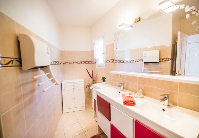 Villa in Nice - LA CASETTA DEI FIORI, Terrace with Pool by RIVIERA HOLIDAY HOMES Villa in Nice - LA CASETTA DEI FIORI, Terrace with Pool by RIVIERA HOLIDAY HOMES