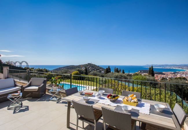 Villa in Nice - VINAIGRIER HILLS, Large Villa with terrace, swimming pool and a beautiful sea view by RIVIERA HOLIDAY HOMES Villa in Nice - VINAIGRIER HILLS, Large Villa with terrace, swimming pool and a beautiful sea view by RIVIERA HOLIDAY HOMES