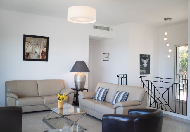 Villa in Nice - VINAIGRIER HILLS, Large Villa with terrace, swimming pool and a beautiful sea view by RIVIERA HOLIDAY HOMES Villa in Nice - VINAIGRIER HILLS, Large Villa with terrace, swimming pool and a beautiful sea view by RIVIERA HOLIDAY HOMES