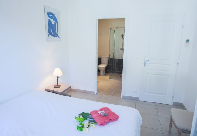 Villa in Nice - VINAIGRIER HILLS, Large Villa with terrace, swimming pool and a beautiful sea view by RIVIERA HOLIDAY HOMES Villa in Nice - VINAIGRIER HILLS, Large Villa with terrace, swimming pool and a beautiful sea view by RIVIERA HOLIDAY HOMES