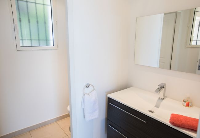 Villa in Nice - VINAIGRIER HILLS, Large Villa with terrace, swimming pool and a beautiful sea view by RIVIERA HOLIDAY HOMES Villa in Nice - VINAIGRIER HILLS, Large Villa with terrace, swimming pool and a beautiful sea view by RIVIERA HOLIDAY HOMES