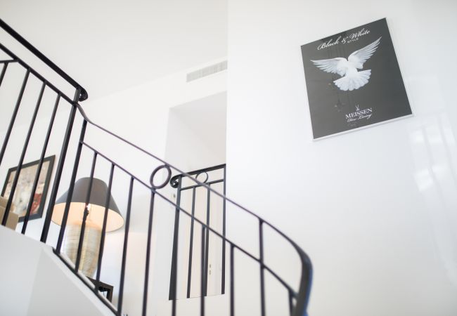 Villa in Nice - VINAIGRIER HILLS, Large Villa with terrace, swimming pool and a beautiful sea view by RIVIERA HOLIDAY HOMES Villa in Nice - VINAIGRIER HILLS, Large Villa with terrace, swimming pool and a beautiful sea view by RIVIERA HOLIDAY HOMES