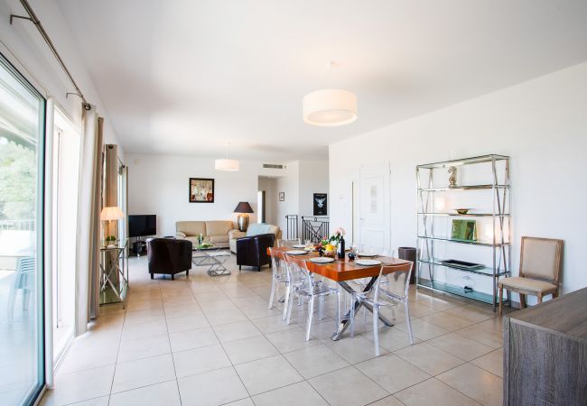 Villa in Nice - VINAIGRIER HILLS, Large Villa with terrace, swimming pool and a beautiful sea view by RIVIERA HOLIDAY HOMES Villa in Nice - VINAIGRIER HILLS, Large Villa with terrace, swimming pool and a beautiful sea view by RIVIERA HOLIDAY HOMES