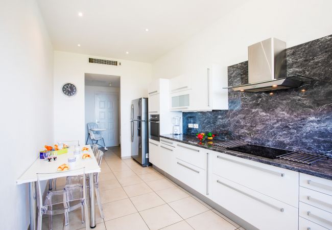 Villa in Nice - VINAIGRIER HILLS, Large Villa with terrace, swimming pool and a beautiful sea view by RIVIERA HOLIDAY HOMES Villa in Nice - VINAIGRIER HILLS, Large Villa with terrace, swimming pool and a beautiful sea view by RIVIERA HOLIDAY HOMES