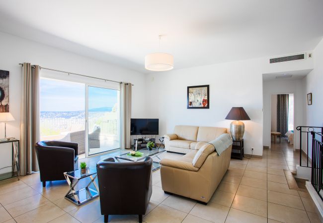 Villa in Nice - VINAIGRIER HILLS, Large Villa with terrace, swimming pool and a beautiful sea view by RIVIERA HOLIDAY HOMES Villa in Nice - VINAIGRIER HILLS, Large Villa with terrace, swimming pool and a beautiful sea view by RIVIERA HOLIDAY HOMES