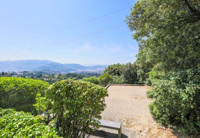 Villa in Nice - LOU MAS SOUBRAN, Magnificent Villa, terrace with swimming pool by RIVIERA HOLIDAY HOMES Villa in Nice - LOU MAS SOUBRAN, Magnificent Villa, terrace with swimming pool by RIVIERA HOLIDAY HOMES