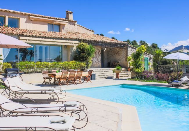Villa in Nice - LOU MAS SOUBRAN, Magnificent Villa, terrace with swimming pool by RIVIERA HOLIDAY HOMES Villa in Nice - LOU MAS SOUBRAN, Magnificent Villa, terrace with swimming pool by RIVIERA HOLIDAY HOMES