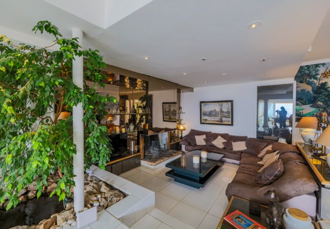 Villa in Nice - LOU MAS SOUBRAN, Magnificent Villa, terrace with swimming pool by RIVIERA HOLIDAY HOMES Villa in Nice - LOU MAS SOUBRAN, Magnificent Villa, terrace with swimming pool by RIVIERA HOLIDAY HOMES